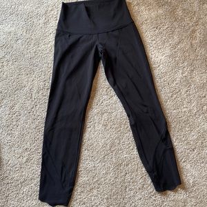 Black lululemon capri leggings.